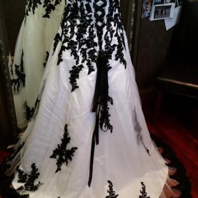 Gorgeous Black and White Wedding Dress Strapless Appliques Lace Up Bridal Gowns 