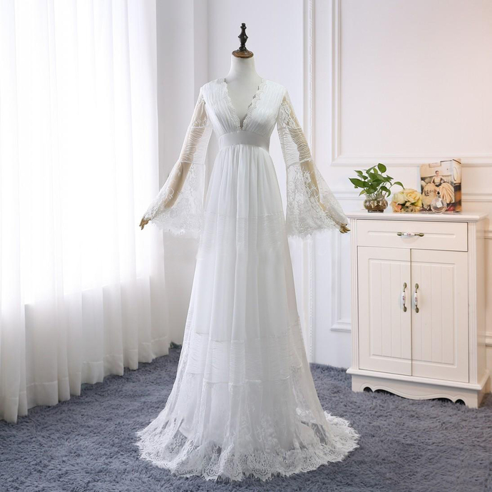 Bohemian Lace Wedding Dresses 2020 V Neck Long Sleeves Backless A Line Floor Length Beach Garden Country Bridal Gowns Plus Size 