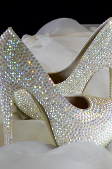 2020 In Stock Luxury Bling Sparkle Pearls White Wedding Heels Women Pumps 8cm High Heels Wedding Bridal Shoes Pointed Toe High Heels
