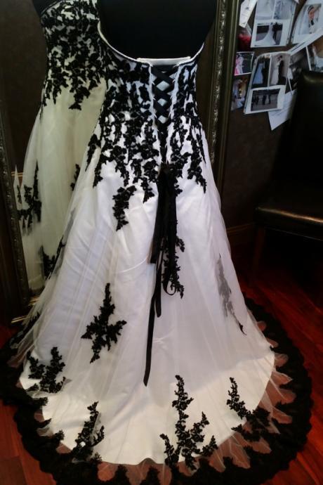 Gorgeous Black and White Wedding Dress Strapless Appliques Lace Up Bridal Gowns